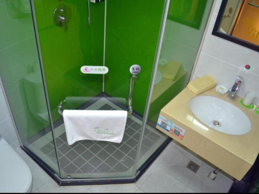Vatica Pudong Dishui Branch Hotel 3*